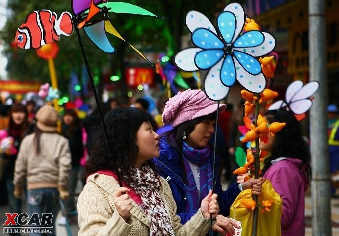 逛花街,過新年.