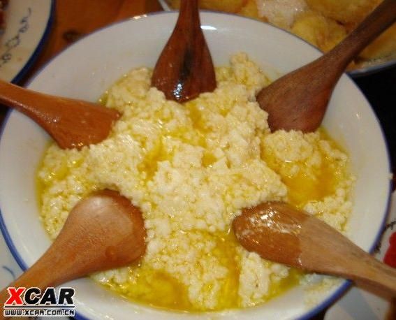 香格里拉的藏餐:酥油煎奶渣和奶渣元子! 这是我比较爱吃的菜!